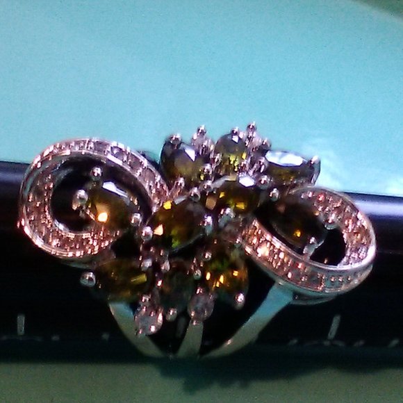 Posh Peridot Marquise cut Stone in WG Setting SZ 6 - Picture 8 of 8